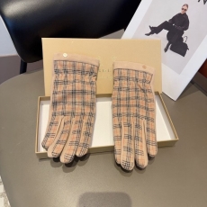 Burberry Gloves